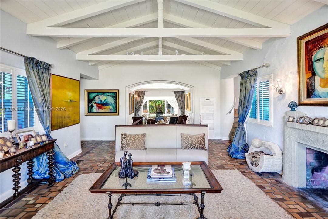 For Sale: $1,699,000 (4 beds, 4 baths, 2380 Square Feet)