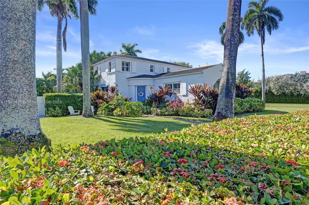 For Sale: $1,699,000 (4 beds, 4 baths, 2380 Square Feet)