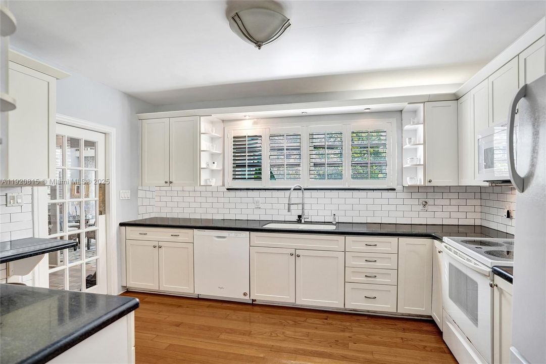 For Sale: $1,699,000 (4 beds, 4 baths, 2380 Square Feet)