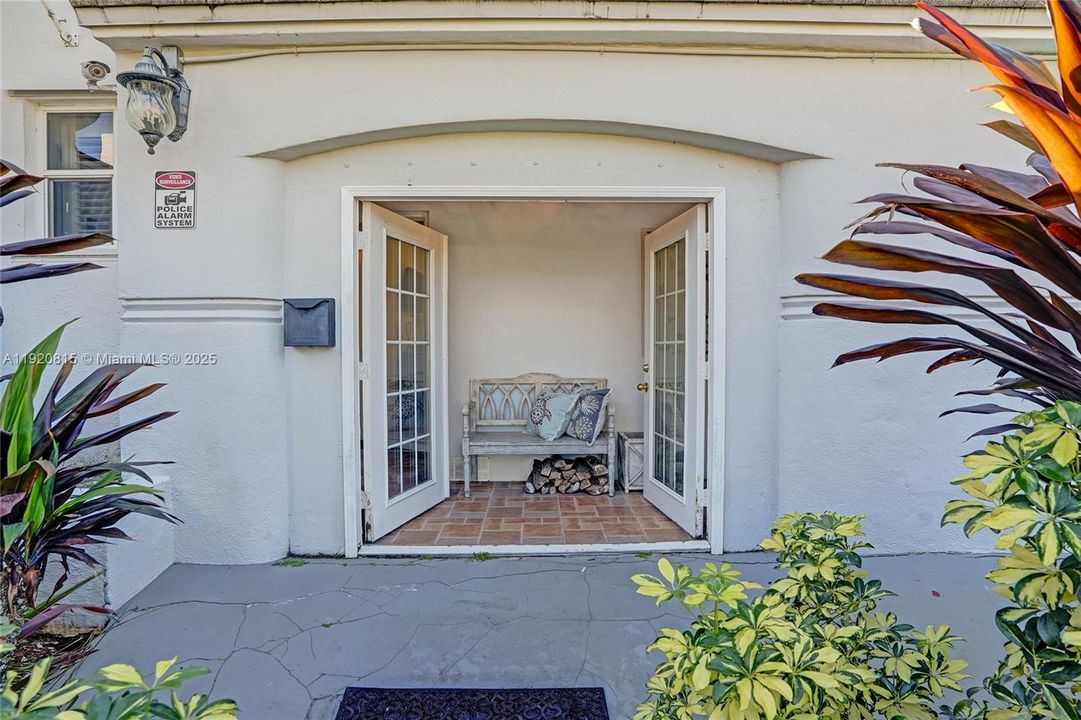 For Sale: $1,699,000 (4 beds, 4 baths, 2380 Square Feet)