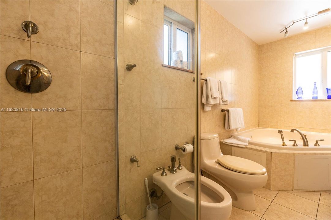 For Rent: $7,000 (5 beds, 3 baths, 2150 Square Feet)