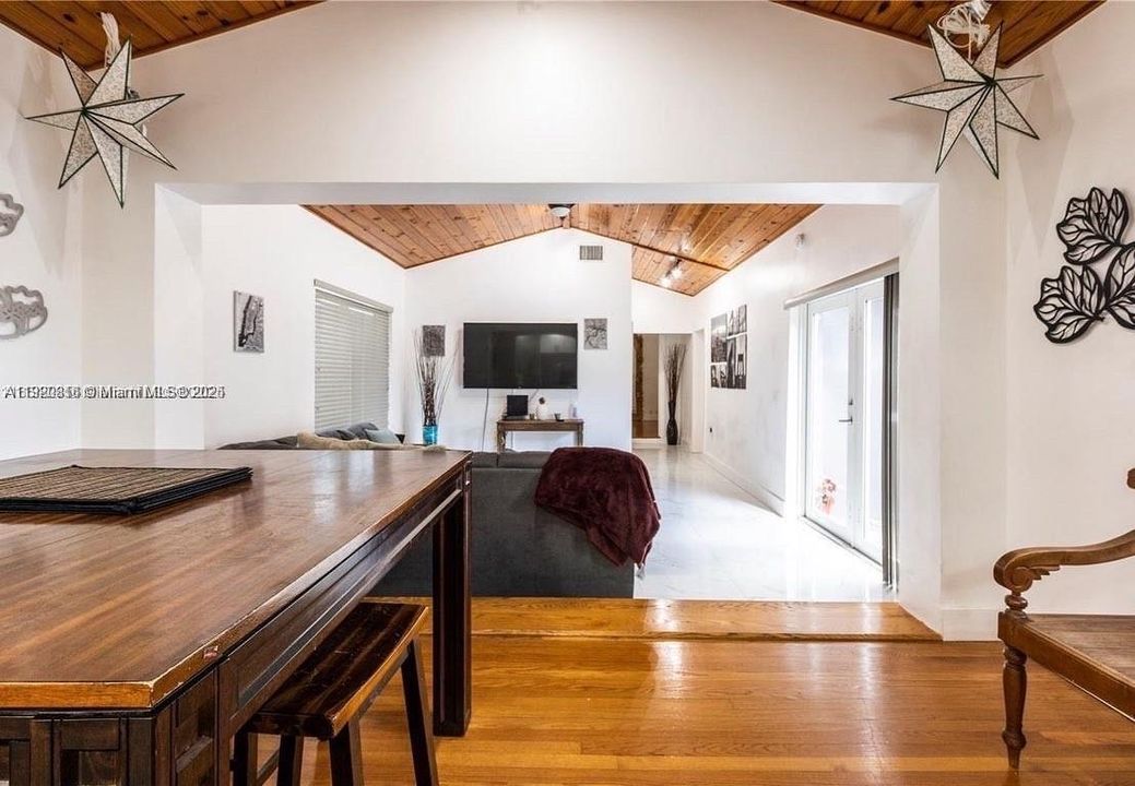 For Rent: $7,000 (5 beds, 3 baths, 2150 Square Feet)