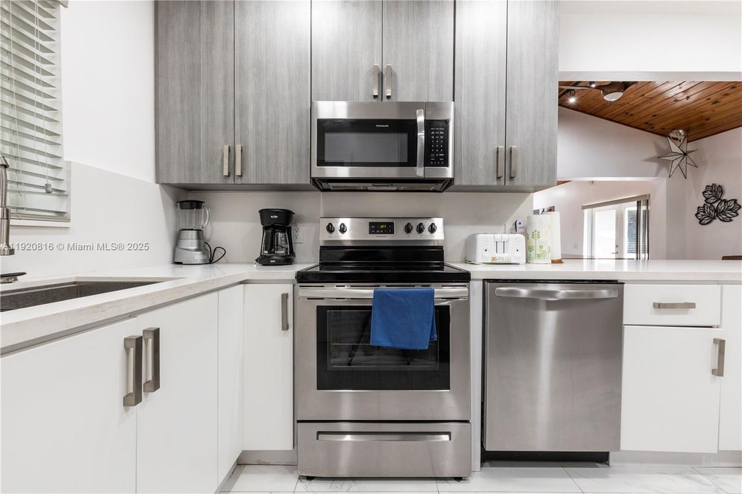 For Rent: $7,000 (5 beds, 3 baths, 2150 Square Feet)