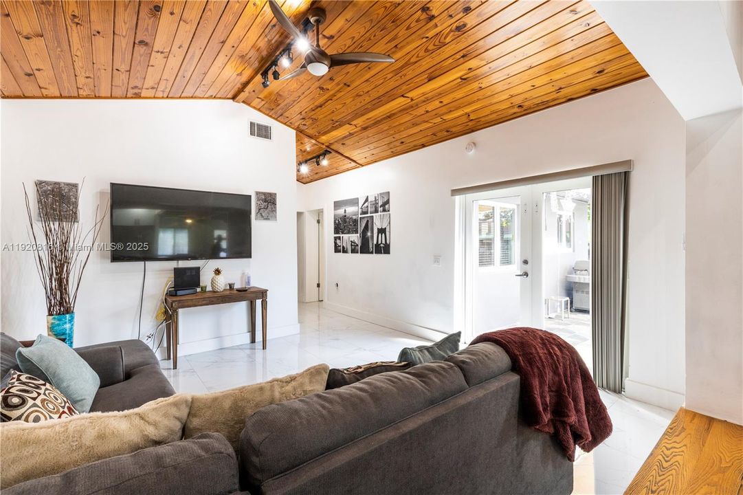 For Rent: $7,000 (5 beds, 3 baths, 2150 Square Feet)