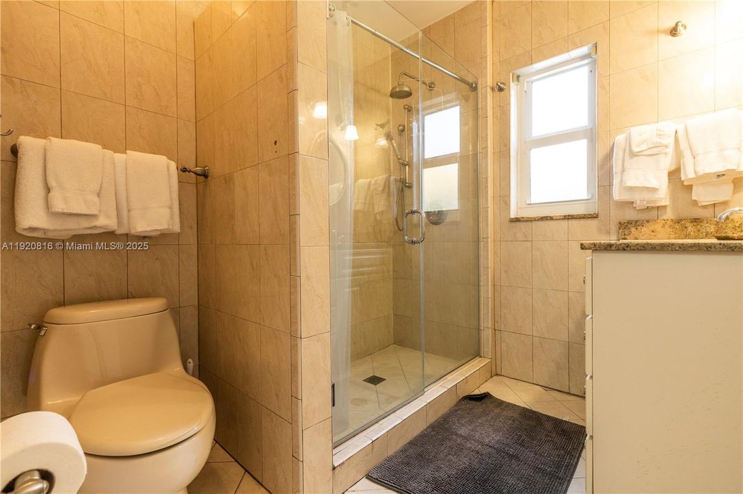 For Rent: $7,000 (5 beds, 3 baths, 2150 Square Feet)