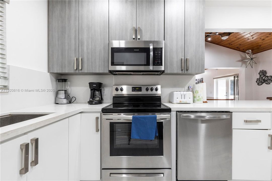 For Rent: $7,000 (5 beds, 3 baths, 2150 Square Feet)