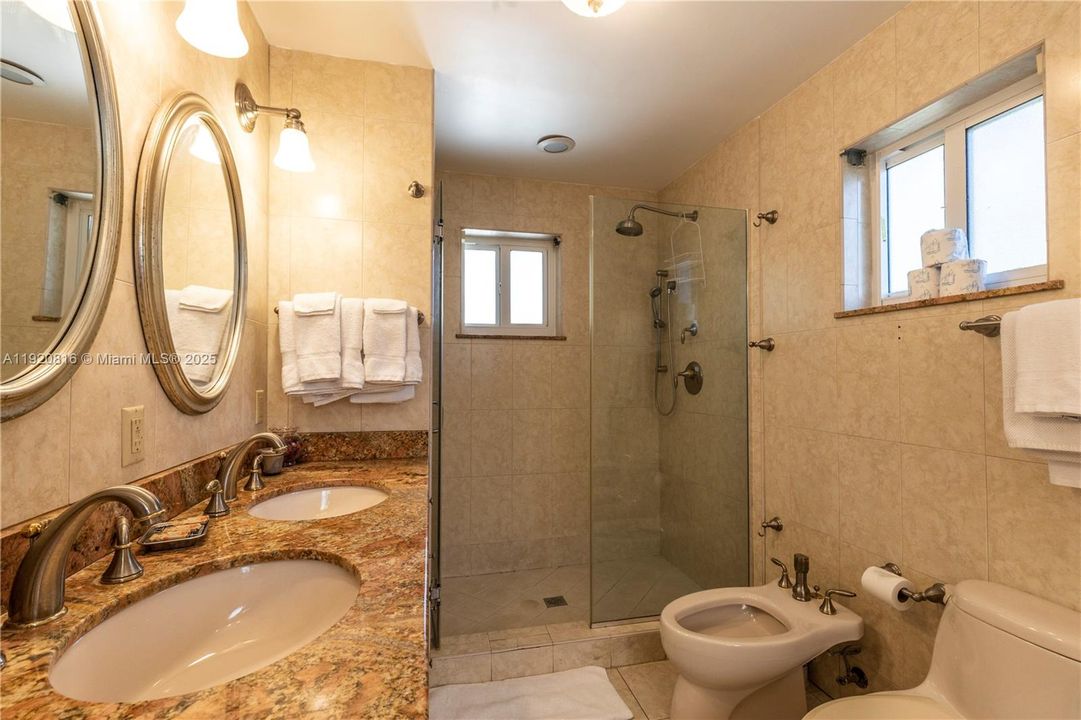 For Rent: $7,000 (5 beds, 3 baths, 2150 Square Feet)