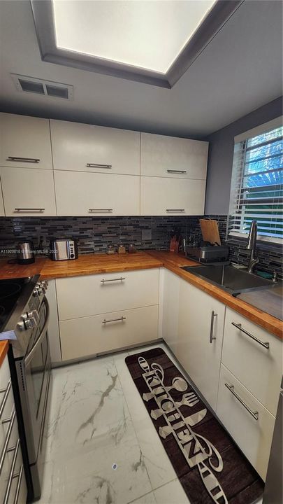 For Sale: $165,000 (2 beds, 1 baths, 820 Square Feet)