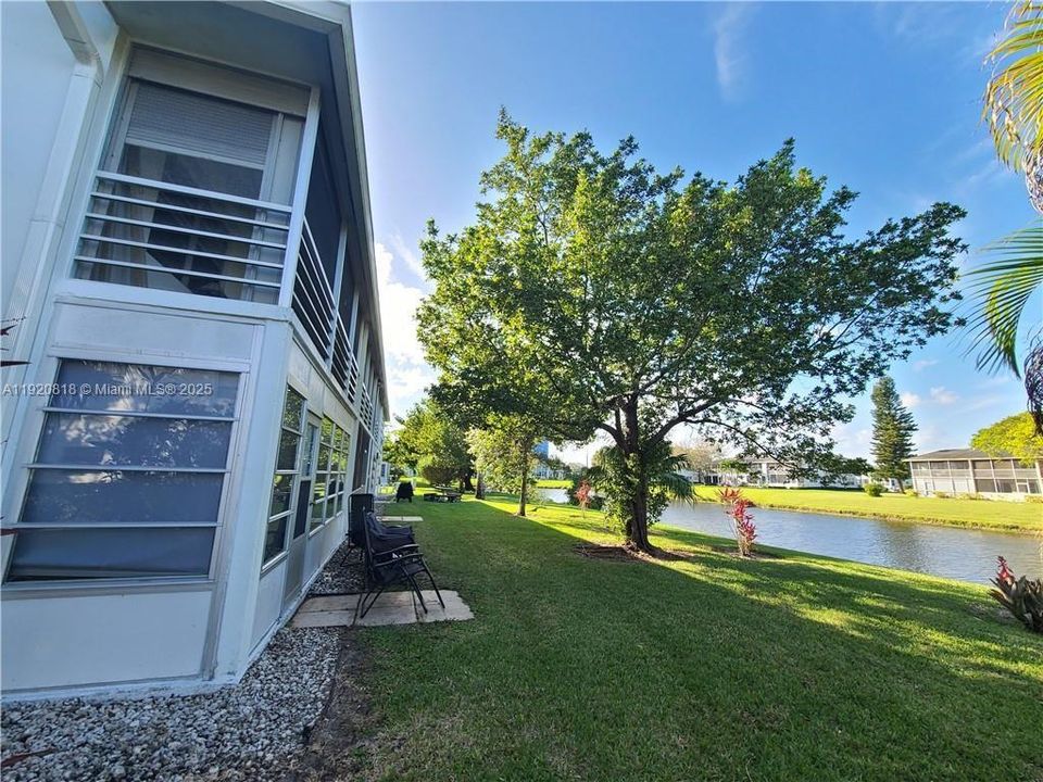 For Sale: $165,000 (2 beds, 1 baths, 820 Square Feet)