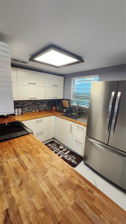 For Sale: $165,000 (2 beds, 1 baths, 820 Square Feet)