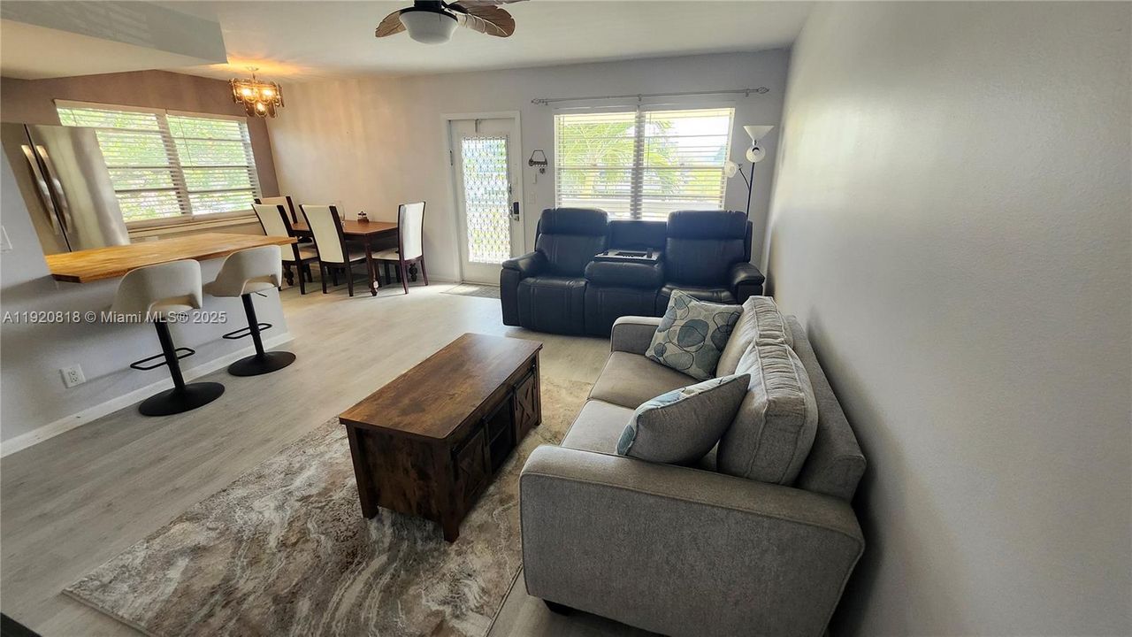 For Sale: $165,000 (2 beds, 1 baths, 820 Square Feet)