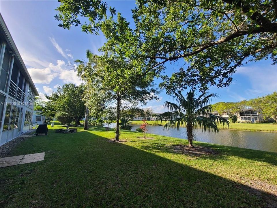 For Sale: $165,000 (2 beds, 1 baths, 820 Square Feet)