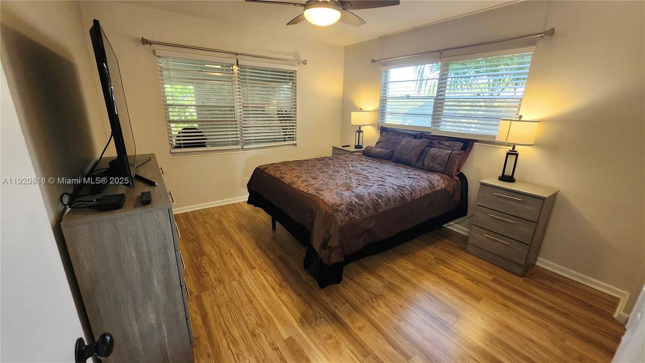 For Sale: $165,000 (2 beds, 1 baths, 820 Square Feet)