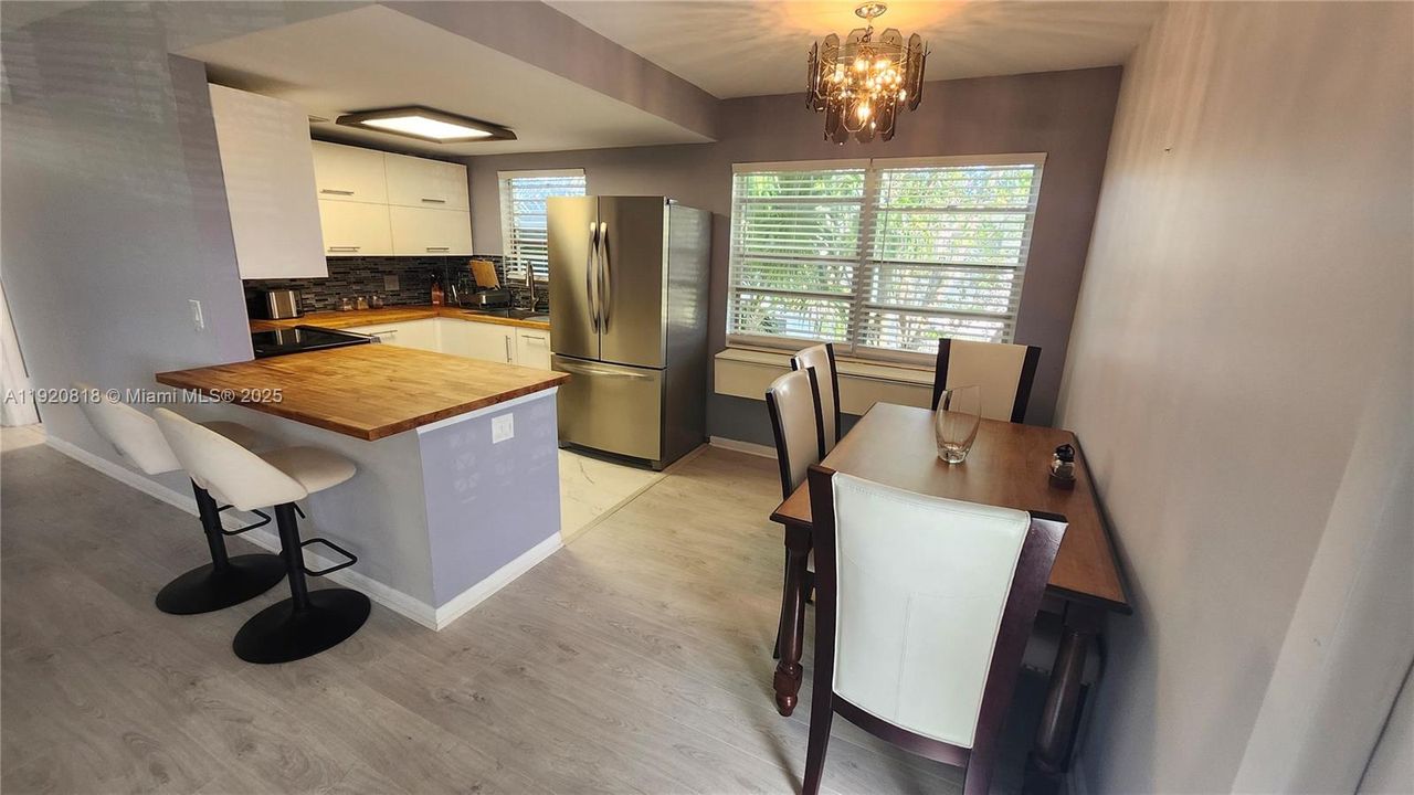 For Sale: $165,000 (2 beds, 1 baths, 820 Square Feet)