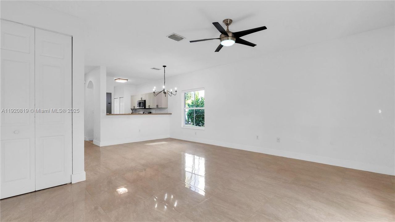 For Sale: $395,000 (3 beds, 2 baths, 1251 Square Feet)