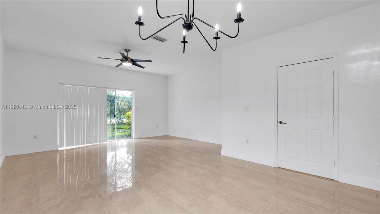 For Sale: $395,000 (3 beds, 2 baths, 1251 Square Feet)