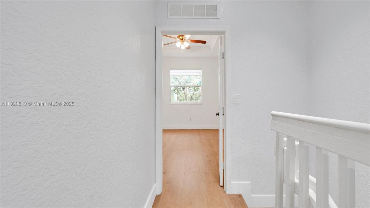 For Sale: $395,000 (3 beds, 2 baths, 1251 Square Feet)