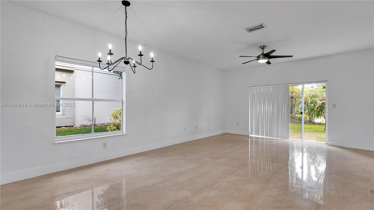 For Sale: $395,000 (3 beds, 2 baths, 1251 Square Feet)