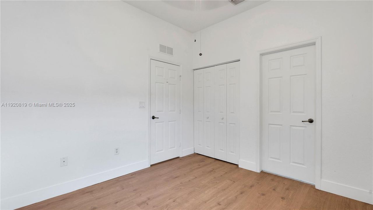 For Sale: $395,000 (3 beds, 2 baths, 1251 Square Feet)