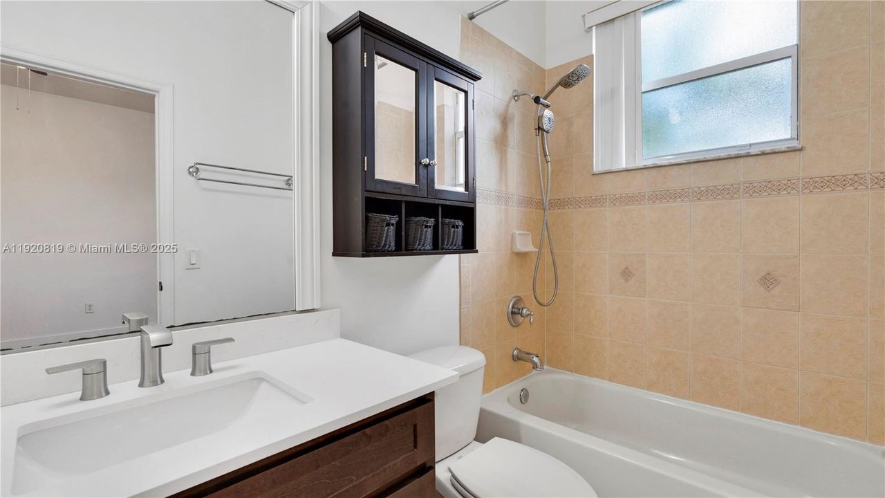 For Sale: $395,000 (3 beds, 2 baths, 1251 Square Feet)