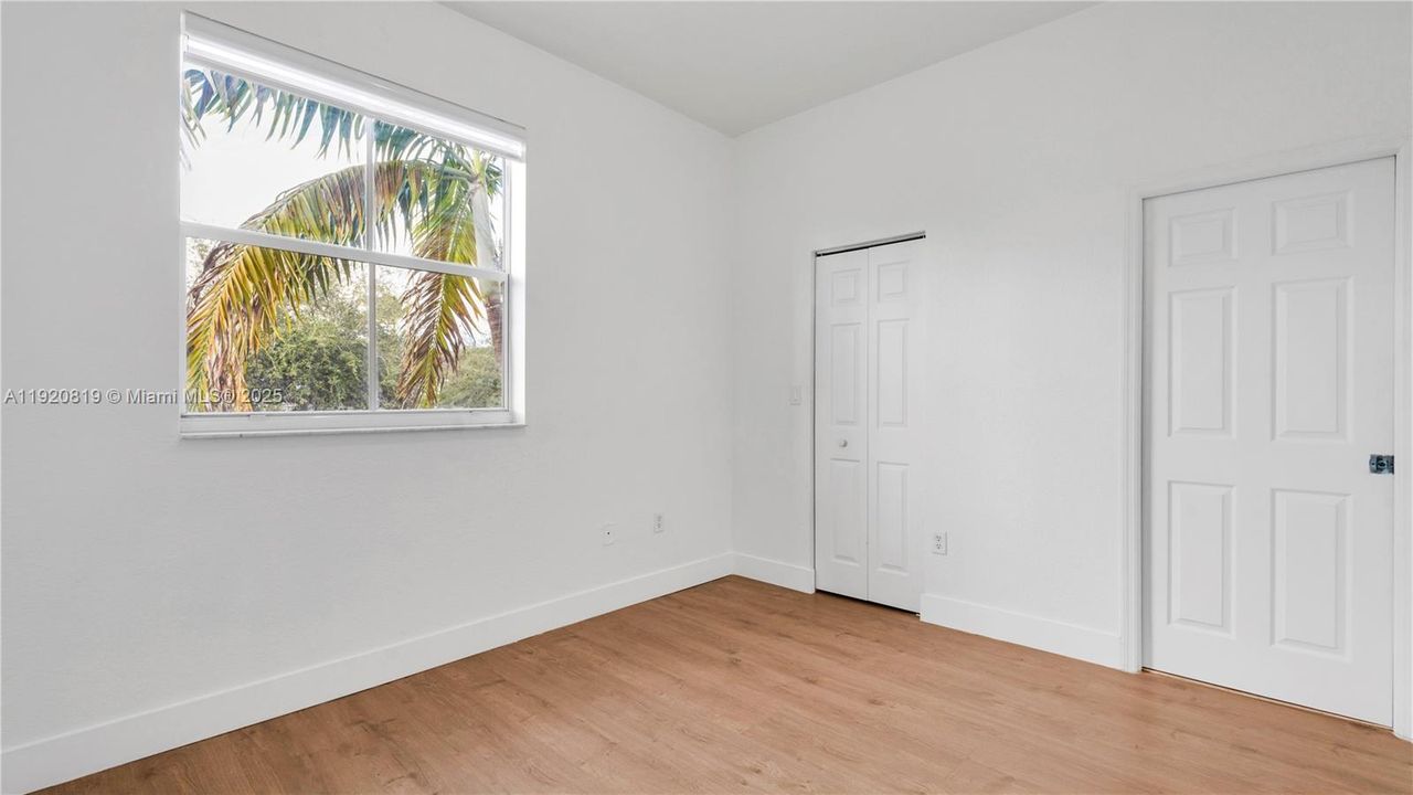 For Sale: $395,000 (3 beds, 2 baths, 1251 Square Feet)