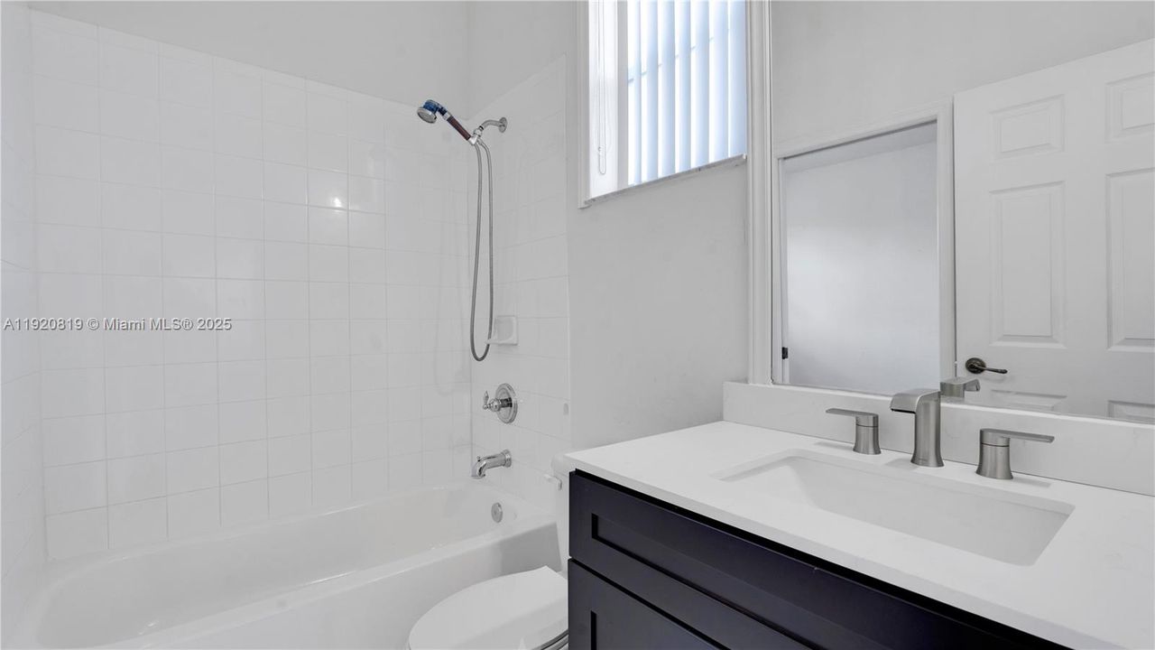 For Sale: $395,000 (3 beds, 2 baths, 1251 Square Feet)