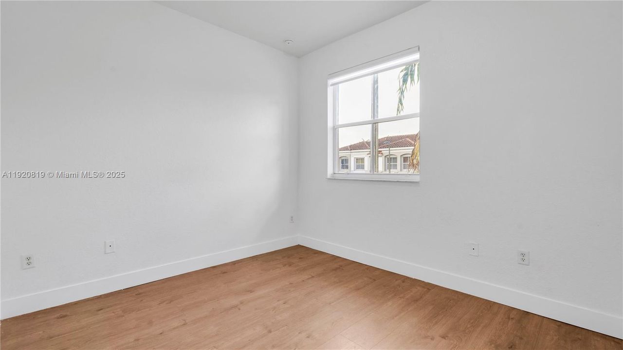 For Sale: $395,000 (3 beds, 2 baths, 1251 Square Feet)