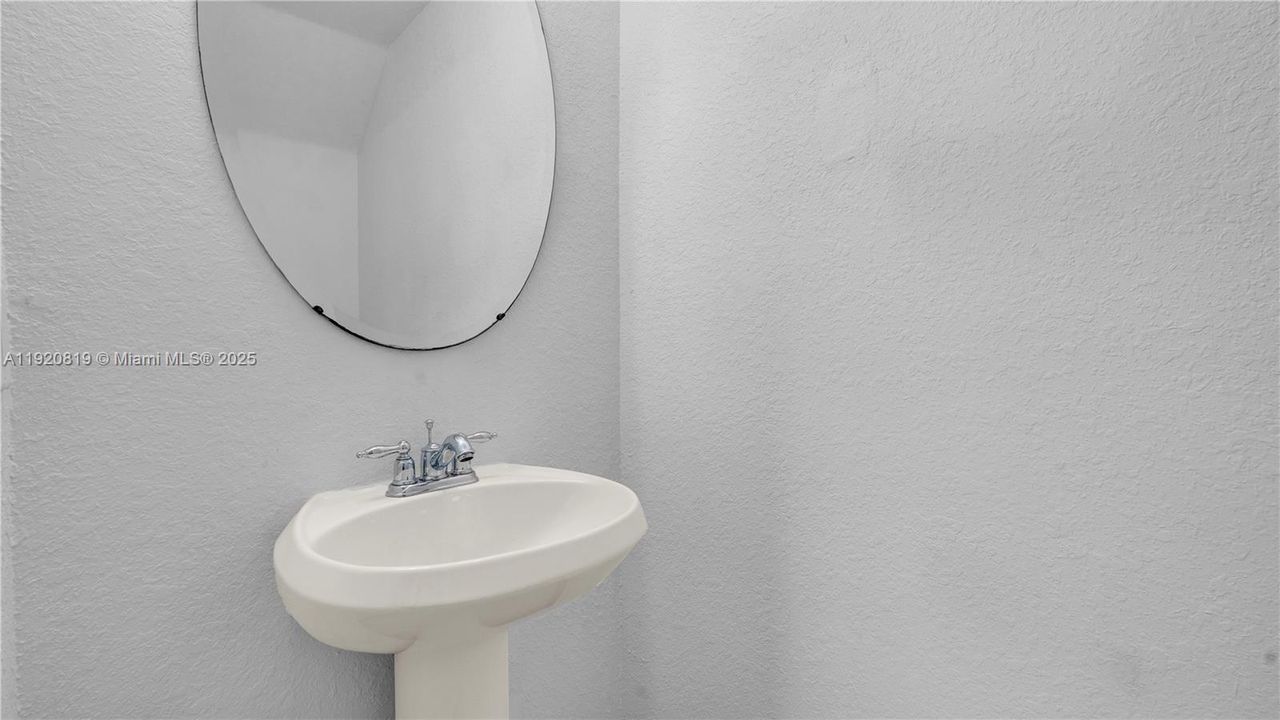 For Sale: $395,000 (3 beds, 2 baths, 1251 Square Feet)