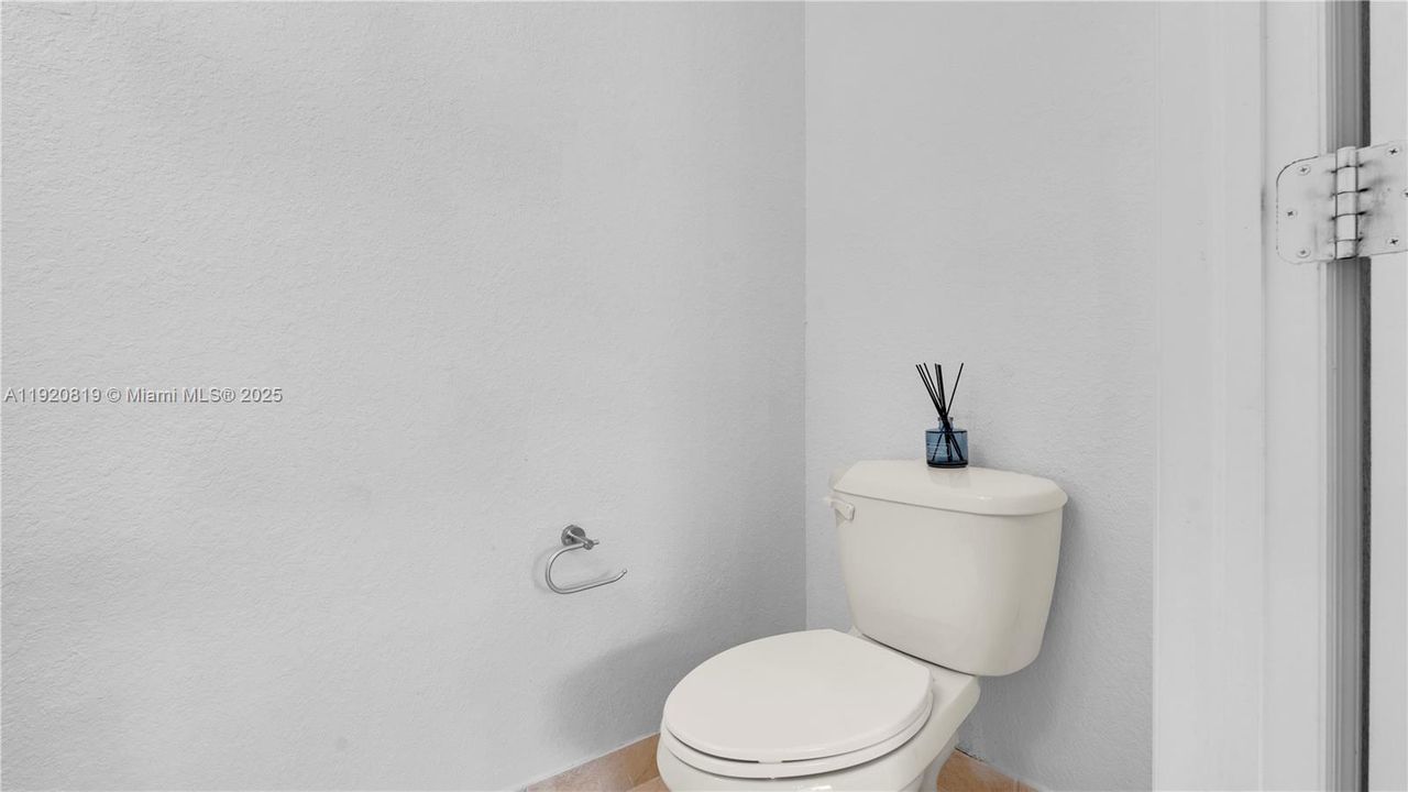 For Sale: $395,000 (3 beds, 2 baths, 1251 Square Feet)