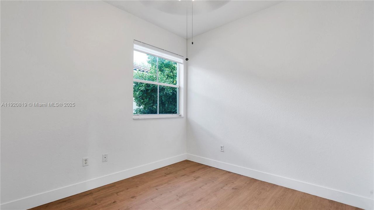 For Sale: $395,000 (3 beds, 2 baths, 1251 Square Feet)