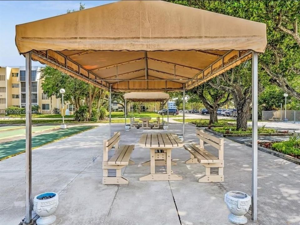 На продажу: $170,000 (2 спален, 2 ванн, 1192 Квадратных фут)