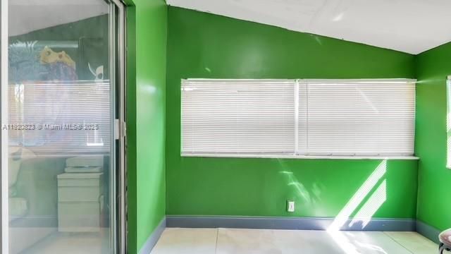 待售: $390,500 (3 贝兹, 1 浴室, 1020 平方英尺)