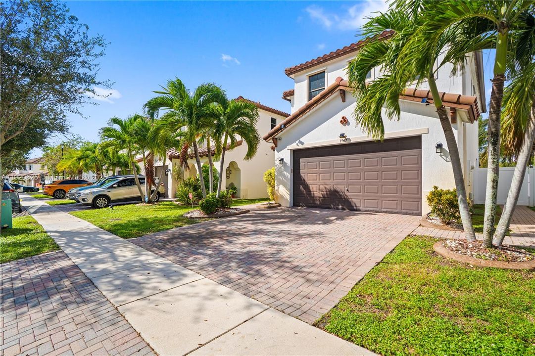 For Sale: $624,900 (4 beds, 2 baths, 2080 Square Feet)