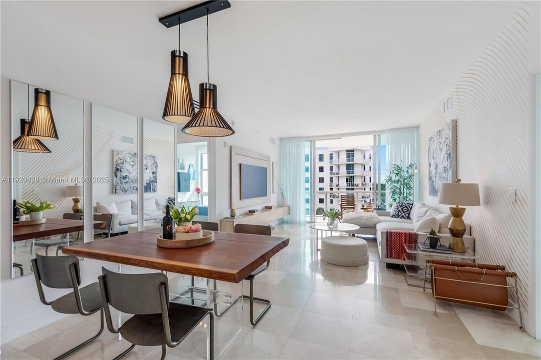 For Sale: $635,000 (2 beds, 2 baths, 1241 Square Feet)