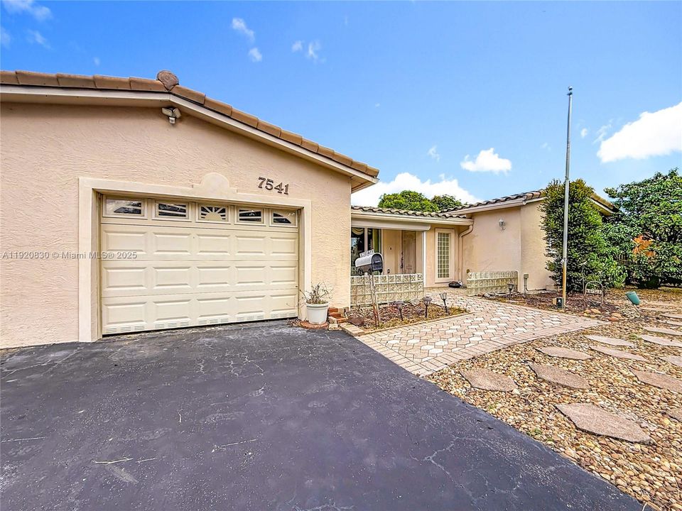 На продажу: $550,000 (3 спален, 2 ванн, 1882 Квадратных фут)