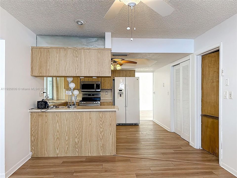 На продажу: $550,000 (3 спален, 2 ванн, 1882 Квадратных фут)