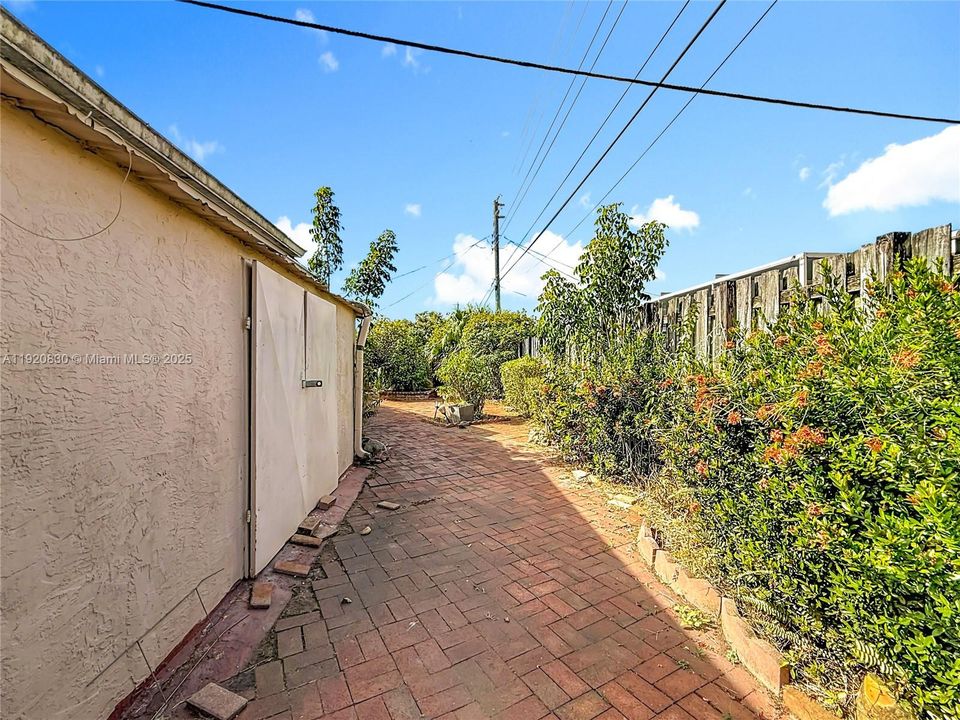 На продажу: $550,000 (3 спален, 2 ванн, 1882 Квадратных фут)