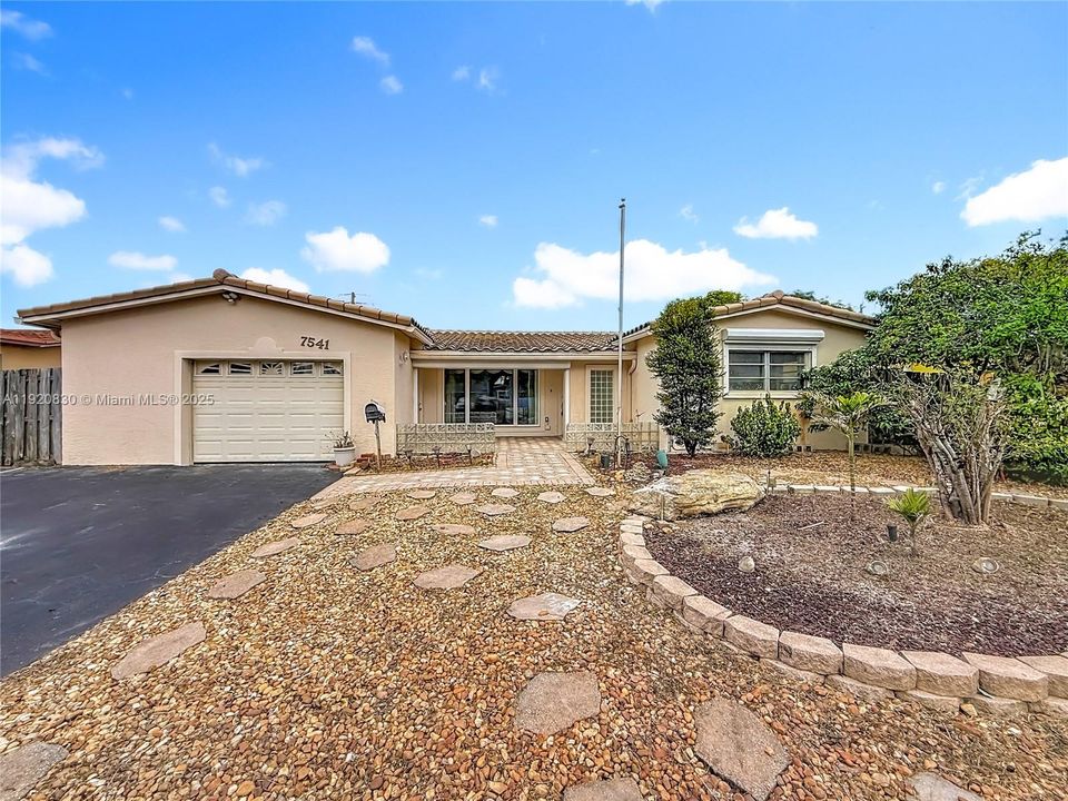 На продажу: $550,000 (3 спален, 2 ванн, 1882 Квадратных фут)