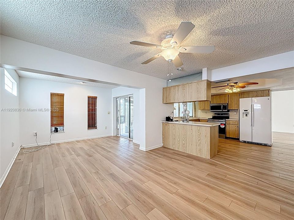 На продажу: $550,000 (3 спален, 2 ванн, 1882 Квадратных фут)