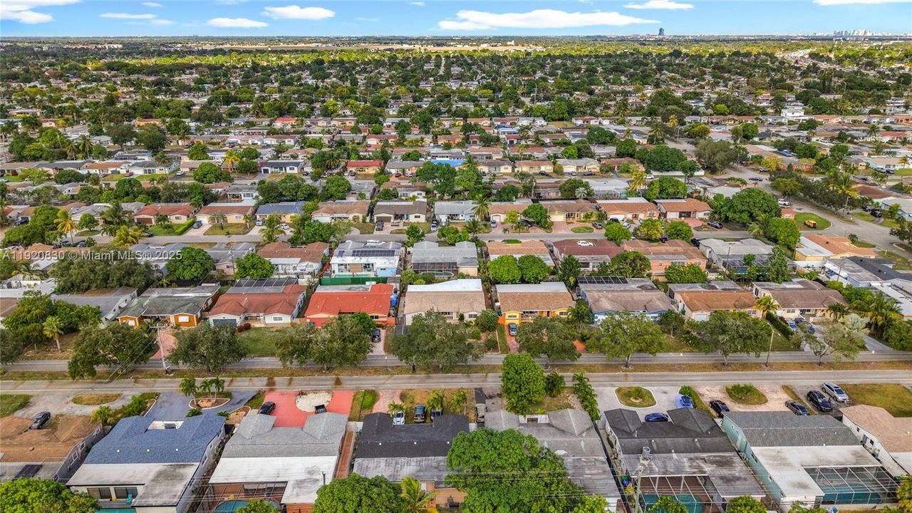 На продажу: $550,000 (3 спален, 2 ванн, 1882 Квадратных фут)