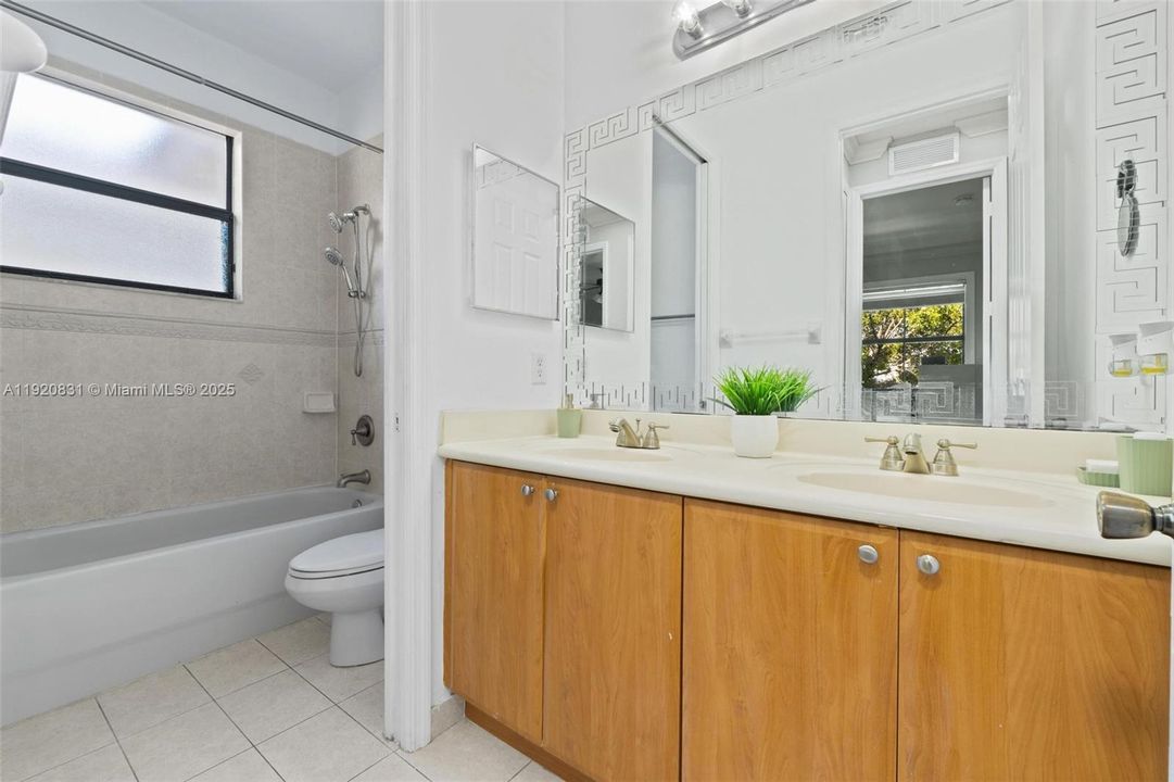 待售: $510,000 (4 贝兹, 2 浴室, 2201 平方英尺)