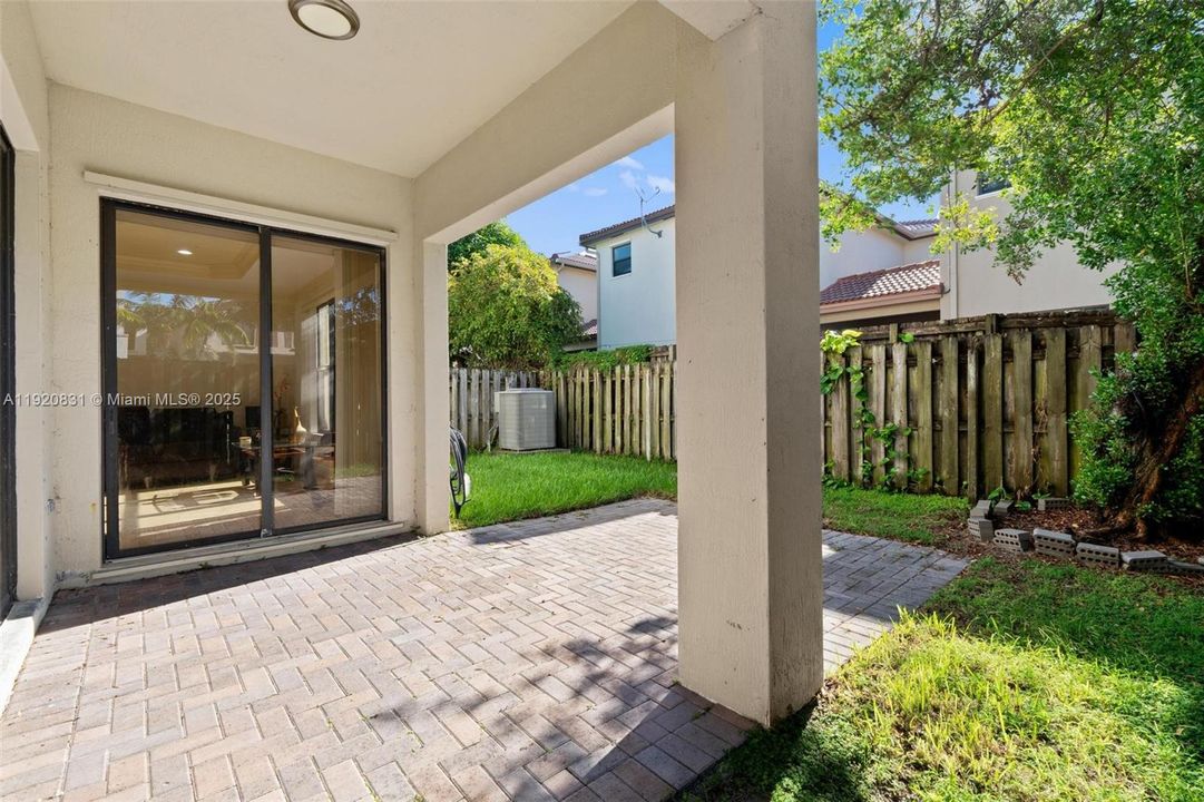 待售: $510,000 (4 贝兹, 2 浴室, 2201 平方英尺)