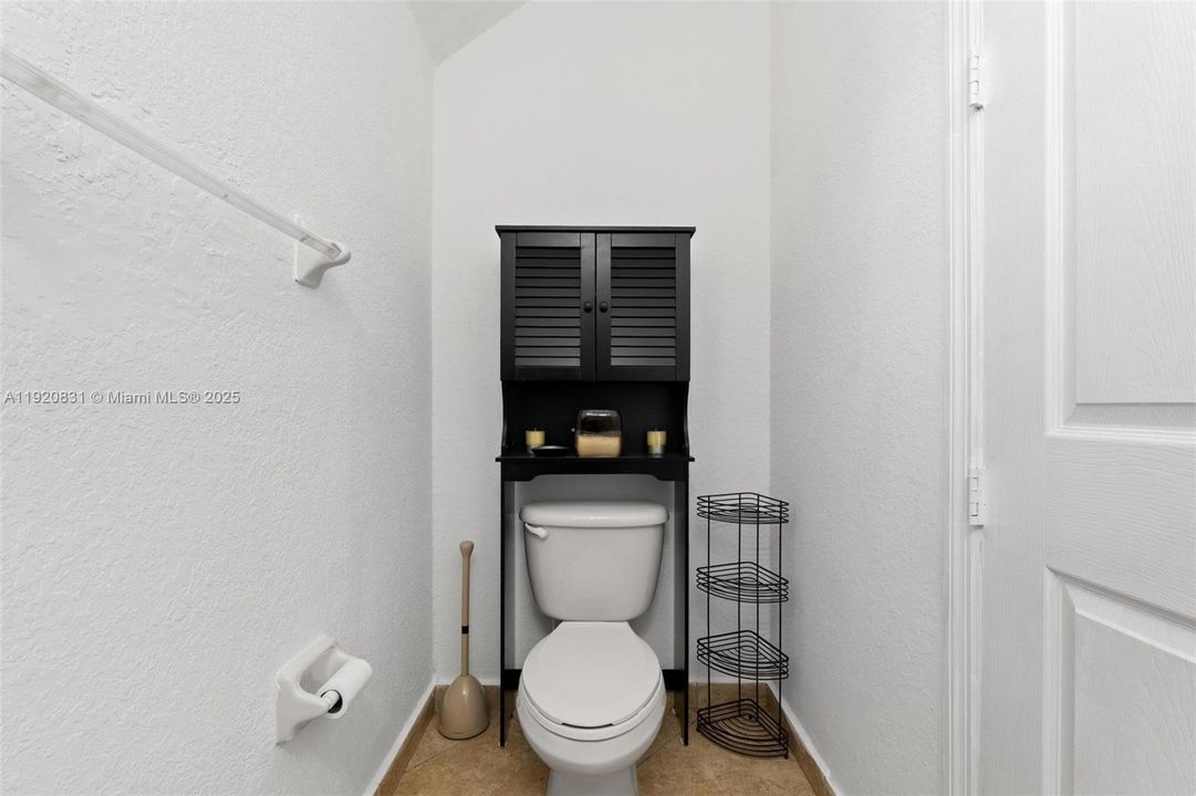 待售: $510,000 (4 贝兹, 2 浴室, 2201 平方英尺)