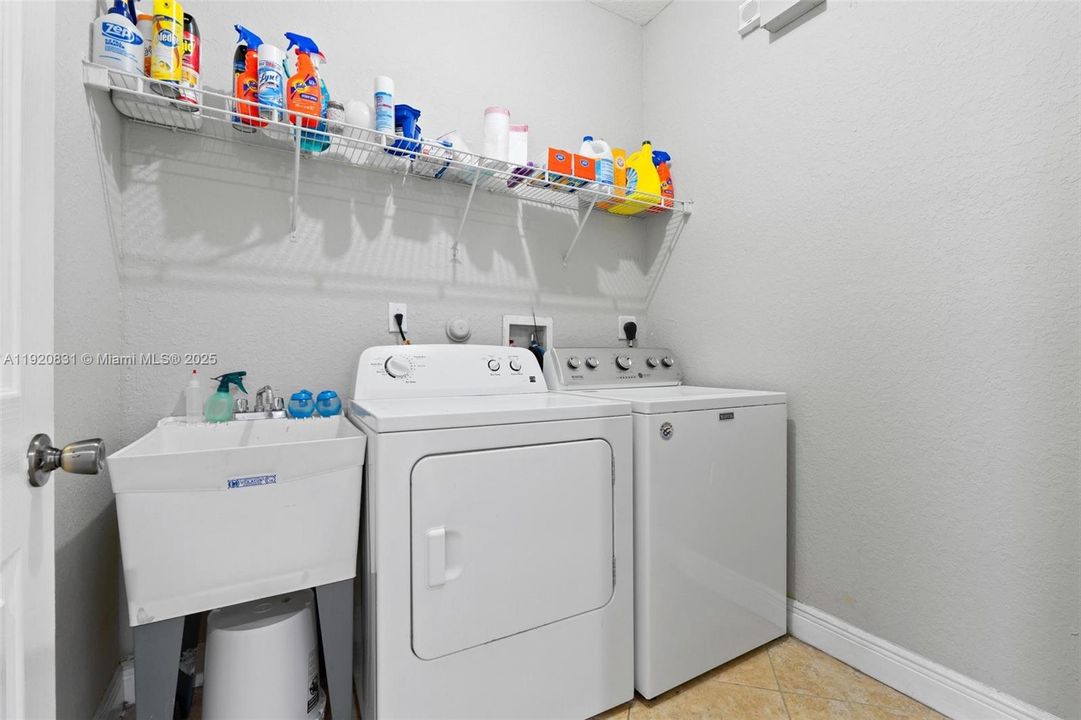 待售: $510,000 (4 贝兹, 2 浴室, 2201 平方英尺)