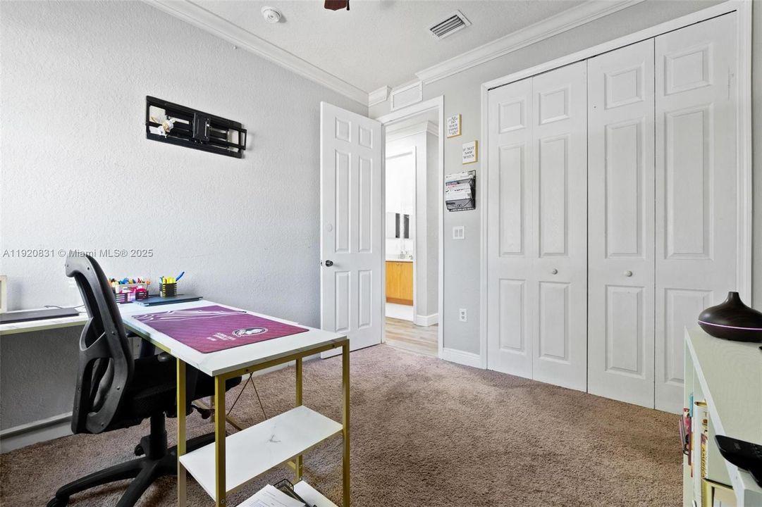 待售: $510,000 (4 贝兹, 2 浴室, 2201 平方英尺)