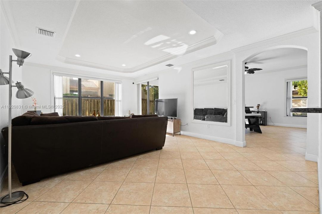 待售: $510,000 (4 贝兹, 2 浴室, 2201 平方英尺)