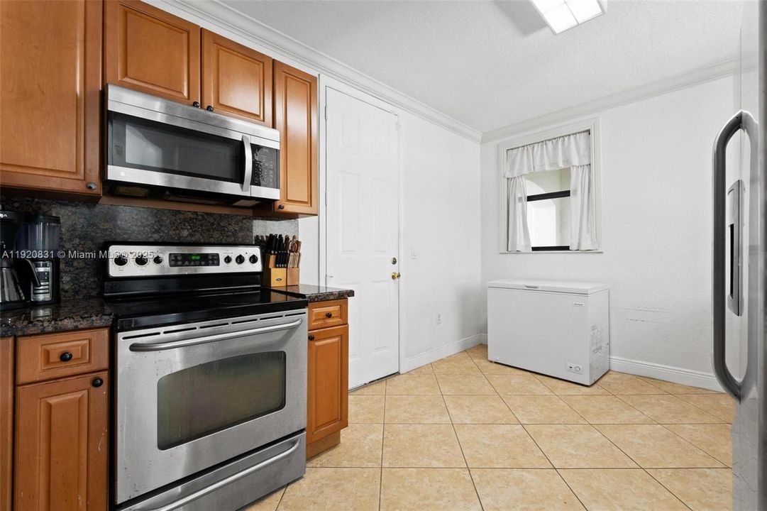 待售: $510,000 (4 贝兹, 2 浴室, 2201 平方英尺)