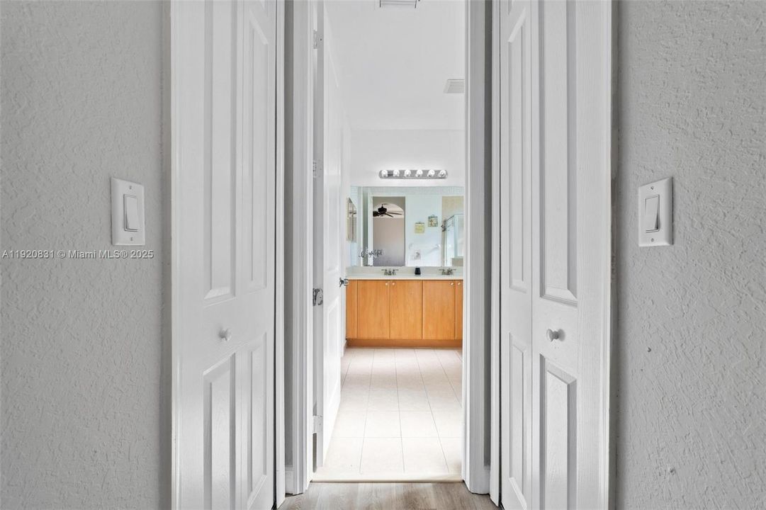 待售: $510,000 (4 贝兹, 2 浴室, 2201 平方英尺)