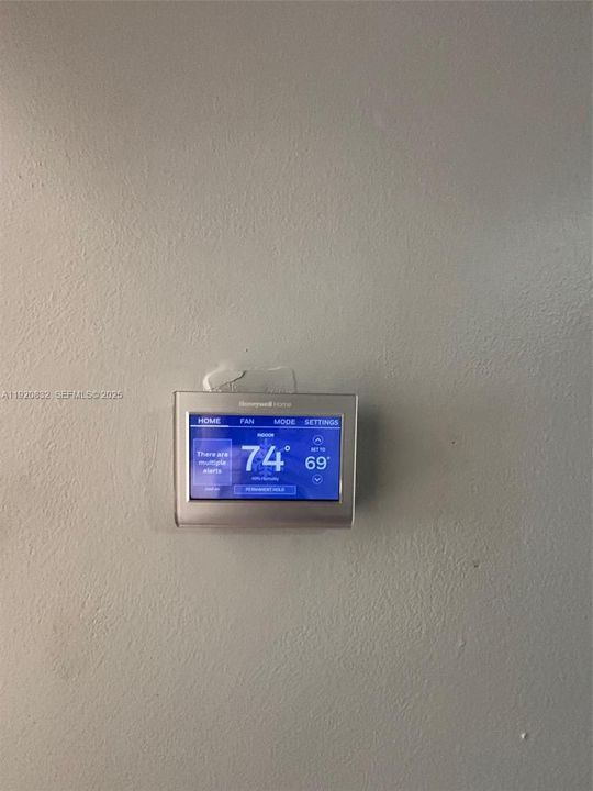 合同活跃: $2,500 (2 贝兹, 2 浴室, 1110 平方英尺)