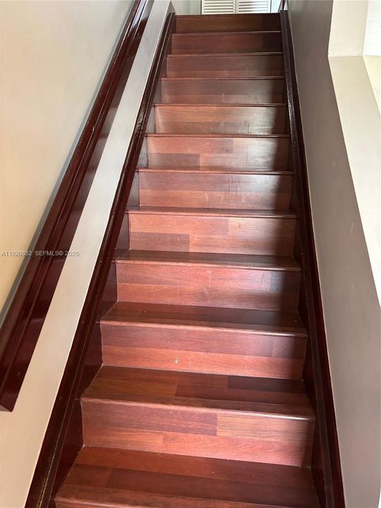 合同活跃: $2,500 (2 贝兹, 2 浴室, 1110 平方英尺)